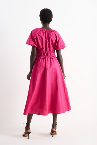 Damen - A-Linien Kleid mit V-Ausschnitt - dunkelrosa