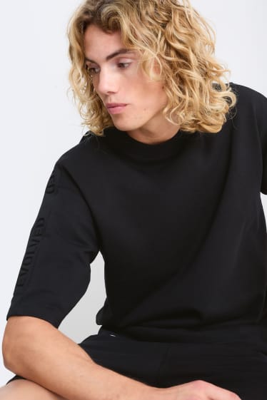Men - Oversized T-shirt - black