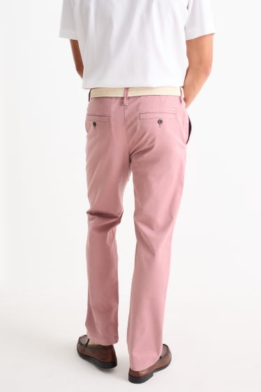 Pánské - Kalhoty chino s páskem - regular fit - tmavě růžová