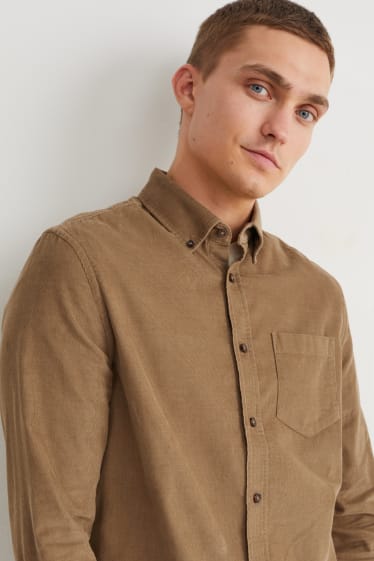 Hommes - Chemise en velours côtelé - regular fit - col button-down - taupe