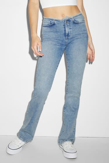 Dames - CLOCKHOUSE - bootcut jeans - low waist - LYCRA® - jeanslichtblauw