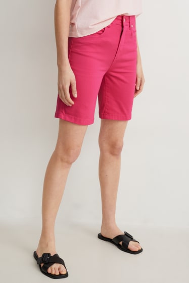 Dames - Bermuda van spijkerstof - mid waist - fuchsiarood