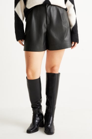 Dona - Pantalons curts - high waist - pell sintètica - negre
