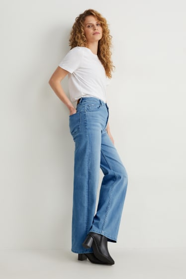 Women - Wide leg jeans - high waist - denim-light blue