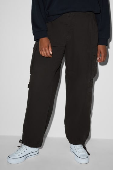 Dames - CLOCKHOUSE - cargobroek - mid waist - relaxed fit - zwart