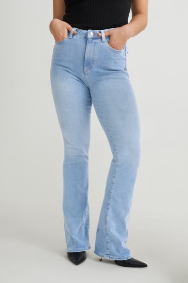 Damen - Curvy Jeans - High Waist - Bootcut - LYCRA® - helljeansblau