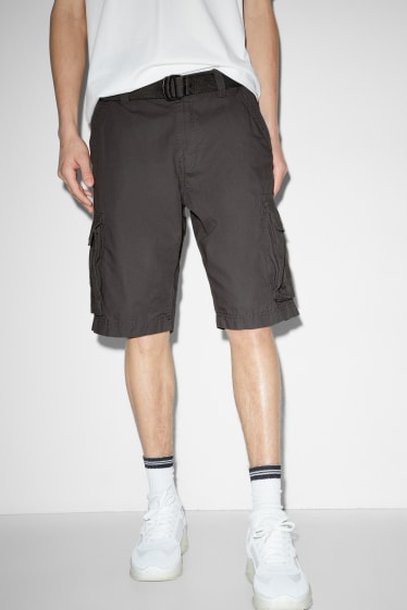 Home - Pantalons curts cargo amb cinturó - gris fosc
