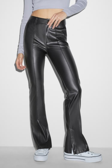 Dona - Pantalons - mid waist - bootcut fit - pell sintètica - negre