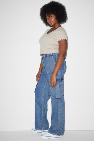 Teens & Twens - CLOCKHOUSE - Straight Cargo Jeans - High Waist - jeansblau