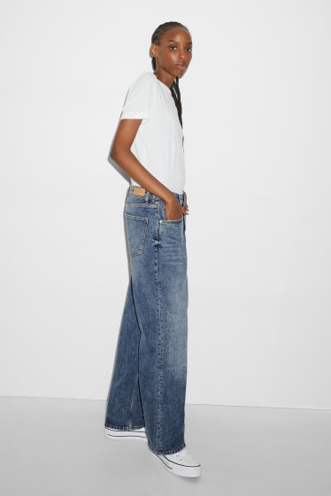 Women - CLOCKHOUSE - baggy jeans - mid-rise waist - denim-light blue