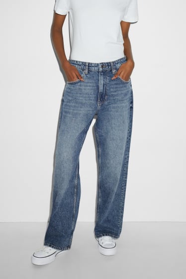 Women - CLOCKHOUSE - baggy jeans - mid-rise waist - denim-light blue