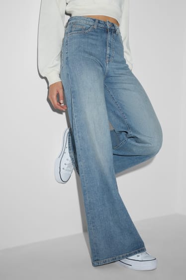 Women - CLOCKHOUSE - wide leg jeans - high waist - denim-light blue