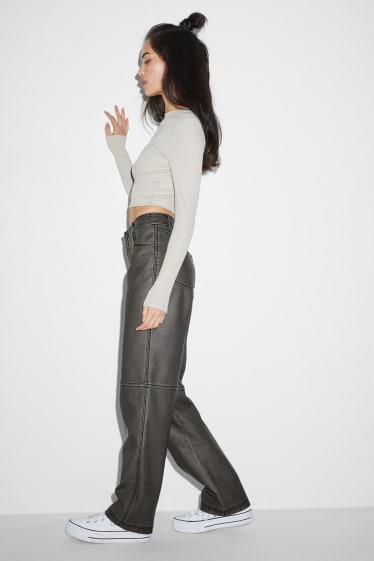 Dona - Pantalons - mid waist - straight fit - pell sintètica - texà gris fosc