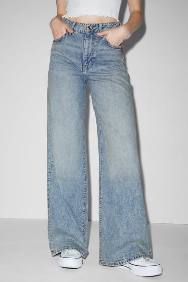 Tieners & jongvolwassenen - CLOCKHOUSE - wide leg jeans - high waist - jeanslichtblauw