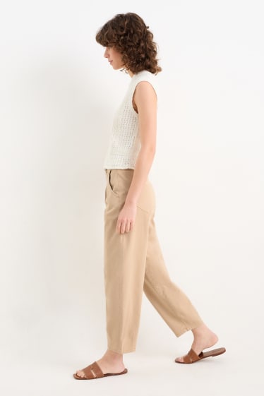 Kobiety - Spodnie materiałowe - średni stan - tapered fit - beżowy
