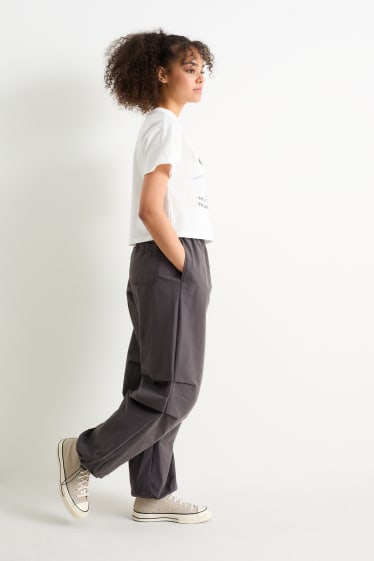 Femmes - CLOCKHOUSE - pantalon en toile - mid waist - straight fit - gris foncé