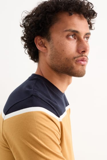 Men - T-shirt - light brown