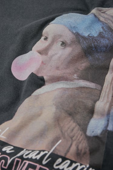 Dona - Samarreta crop de màniga curta - Johannes Vermeer - gris fosc