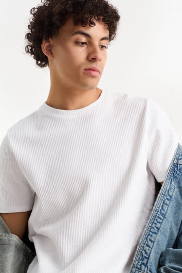 Uomo - T-shirt - tramata - bianco