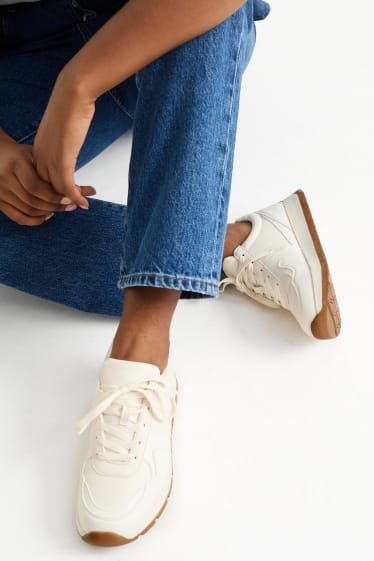 Femmes - Baskets - matière synthétique - beige