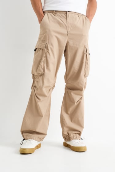 Mężczyźni - Spodnie spadochronowe - beżowy