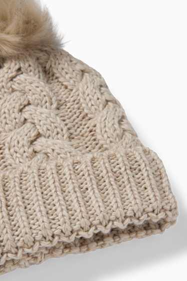 Dames - Muts met pompon - kabelpatroon - licht beige