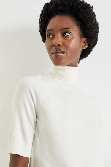 Femmes - Pullover à col roulé - blanc