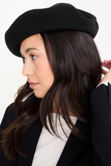 Women - Woollen beret with rhinestones - black