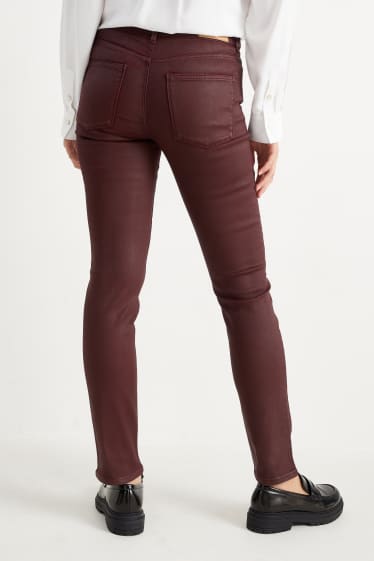 Femmes - Slim jean - mid waist - rouge foncé