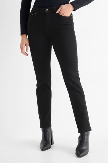 Femei - Straight jeans cu ștrasuri - talie medie - LYCRA® - negru