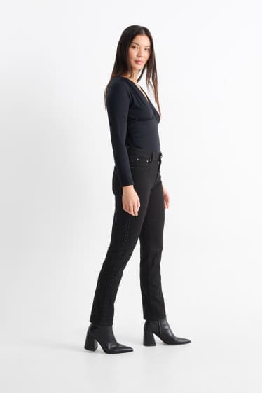 Femei - Straight jeans cu ștrasuri - talie medie - LYCRA® - negru