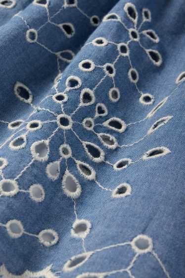 Femei - Rochie în A - broderie englezească - albastru