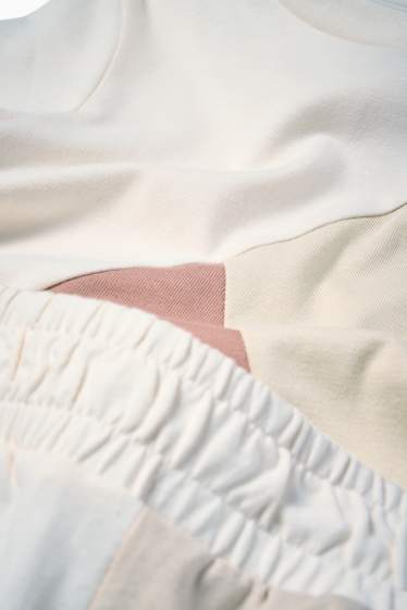 Kinderen: jongens - Set - T-shirt en shorts - 2-delig - met patroon - licht beige