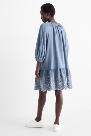 Dames - A-lijn-jurk - Broderie Anglaise - denim look - blauw