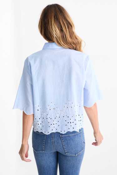 Femmes - Chemisier - broderie anglaise - bleu clair