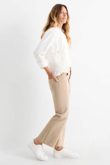 Damen - Crop Flared Jeans - High Waist - beige