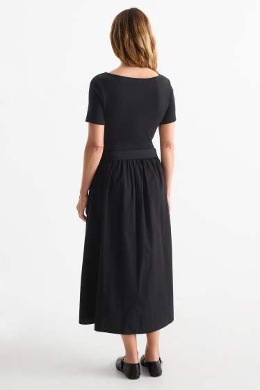 Damen - Fit & Flare Kleid mit Gürtel - schwarz