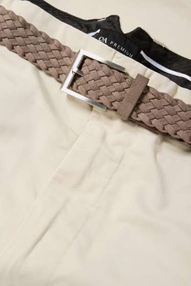 Herren - Shorts mit Gürtel - cremeweiss