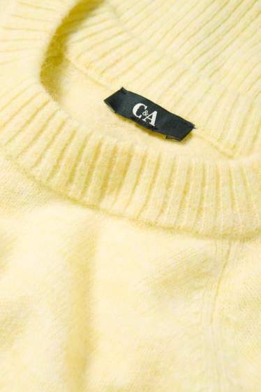 Women - Knitted jumper - short sleeve - light yellow