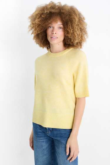 Women - Knitted jumper - short sleeve - light yellow