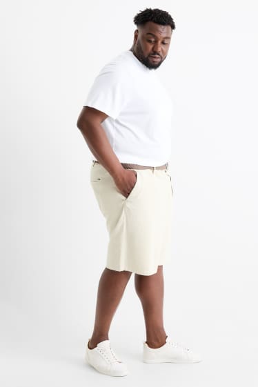 Herren - Shorts mit Gürtel - cremeweiss