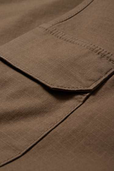 Hombre - Pantalón cargo - con textura - caqui