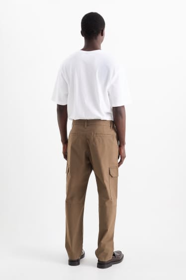 Hombre - Pantalón cargo - con textura - caqui