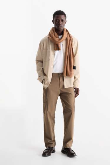 Hombre - Pantalón cargo - con textura - caqui