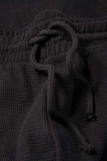 Men - Shorts - textured - black