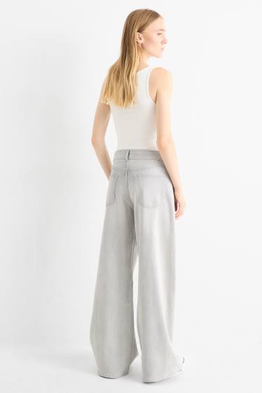 Damen - Wide Leg Jeans - Low Waist - helljeansgrau