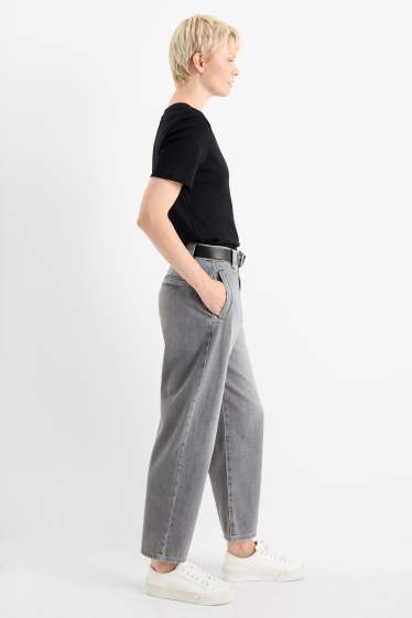 Damen - Barrel Jeans mit Gürtel - High Waist - helljeansgrau