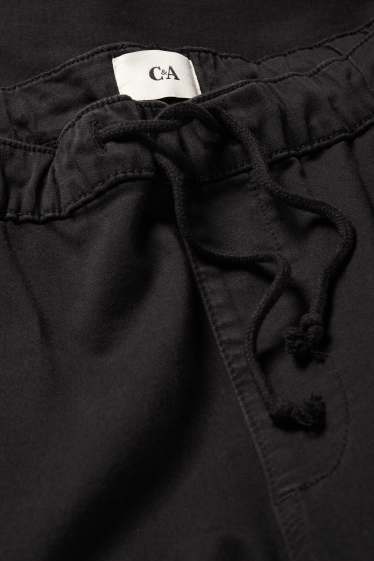 Bărbați - Pantaloni cargo - tapered fit - LYCRA® - negru