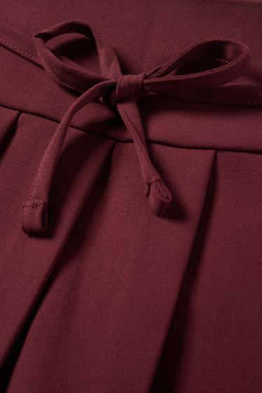 Femei - Fustă-pantalon scurtă - bordo