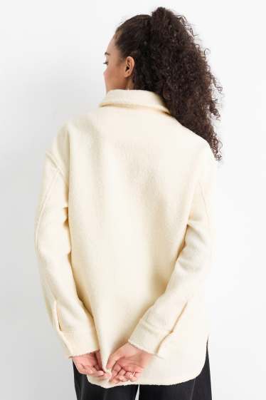 Femmes - Shacket en finition bouclée - blanc crème